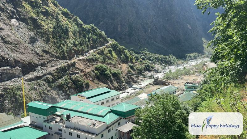 Govindghat and its gurudwara beside the Alaknanda river, seen from above (May 2025)