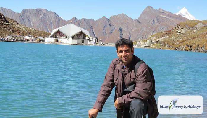 At Hemkund Sahib, in October 2013, He went to see the condition of the valley after the floods.